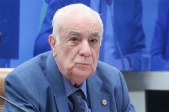 Deputado Antonio Carlos Rodrigues alega que a equoterapia é eficaz no tratamento de deficiências físicas (Foto: Mario Agra/Agência Câmara)