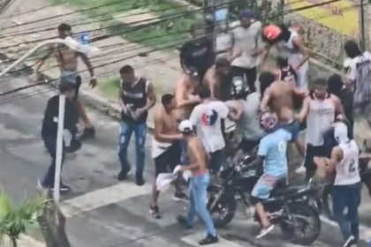 Ataque de torcedores nas ruas do Recife no sábado: ação premeditada nas redes sociais (Imagem: X/Reprodução)