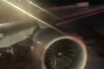 Avião Gol bateu em carro de manutenção na pista do aeroporto do Galeão (Imagem: CNN/YouTube)