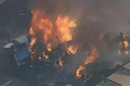 Avião explodiu ao bater em ônibus em avenida de São Paulo (Imagem: TV Globo/Reprodução)