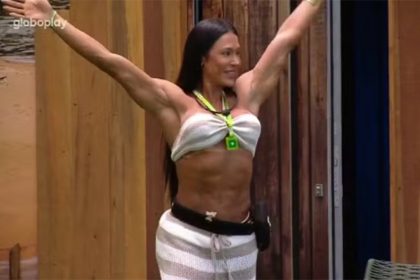 Gracyanne ao retornar do Quarto Secreto e gerou a dinâmica Freeze (Imagem: Globoplay/YouTube)