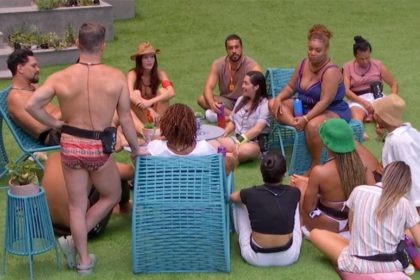Participantes do BBB 25 foram avisados nesta quinta que acabou o jogo em duplas (Imagem: Globoplay/YouTube)