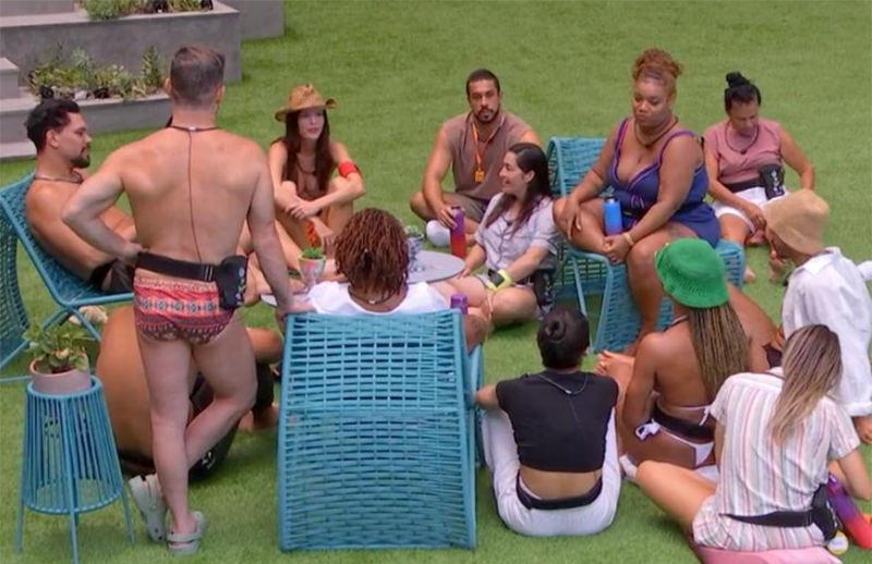 Participantes do BBB 25 foram avisados nesta quinta que acabou o jogo em duplas (Imagem: Globoplay/YouTube)