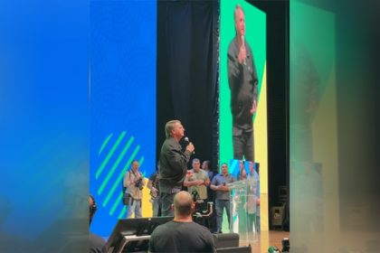 Jair Bolsonaro discursa para apoiadores em evento do PL: palavrão para ignorar possibilidade de prisão (Imagem: PL/Instagram/Reprodução)