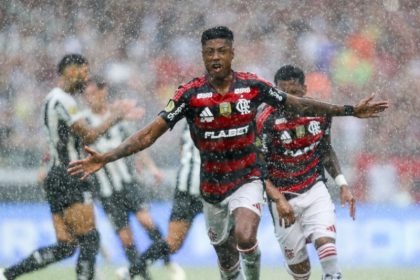 Bruno Henrique foi a estrela do Flamengo com dois gols (Foto: Gilvan de Souza/CRF)