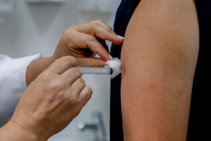 O imunizante estará disponível em todas as salas de vacina do País a partir da 2ª quinzena de março (Foto: Paulo Pinto/ABr)