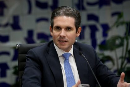 Hugo Motta defende regulação das redes sociais pelo Legislativo, mas projeto está há quase dois anos parado (Foto: Mário Agra/Agência Câmara)