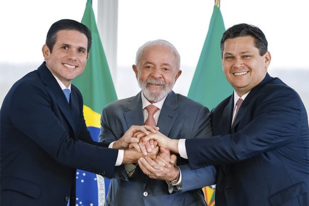 Presidente Lula com Hugo Motta (esquerda) e Davi Alcolumbre: sem ideologia (Foto: Ricardo Stuckert/PR)