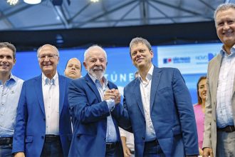 Geraldo Alckmin, Lula e Tarcísio de Freitas: ação política em São Paulo (Foto: Ricardo Stuckert/PR)