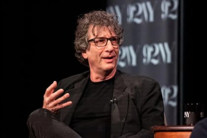 Neil Gaiman nega acusações de abuso sexual, mas Netflix cancelou segunda temporada de Sandman (Imagem: YouTube/Reprodução)