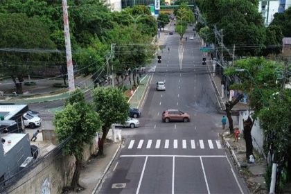 Semáforo proporciona segurança no cruzamento entre as avenidas Umberto Calderaro e Belo Horizonte (Foto: IMMU/Divulgação)
