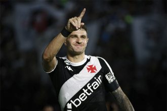 Vegetti fez o gol da vitória e classificação do Vasco (Fito: Matheus Lima/Vasco)