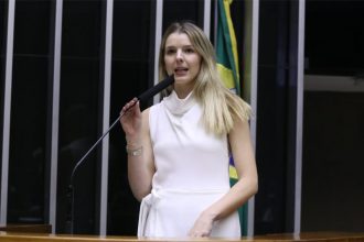 Deputada Luisa Canziani alega que autenticação permitirá segunda nos contatos telefõnicos (Foto: Kayo Magalhães/Agência Câmara)