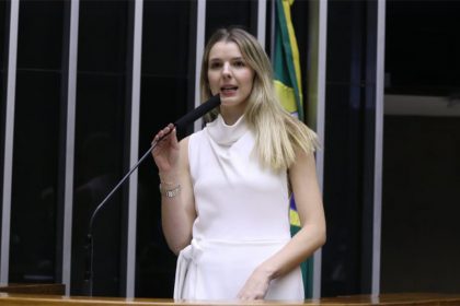 Deputada Luisa Canziani alega que autenticação permitirá segunda nos contatos telefõnicos (Foto: Kayo Magalhães/Agência Câmara)