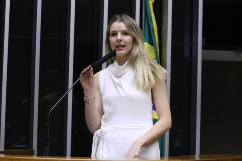 Deputada Luisa Canziani alega que autenticação permitirá segunda nos contatos telefõnicos (Foto: Kayo Magalhães/Agência Câmara)