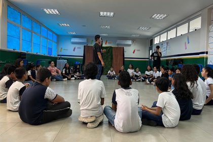 Aulas de iniciação ao teatro são para jovens dos 12 aos 17 anos (Foto: Plano Perfeito/Divulgação)