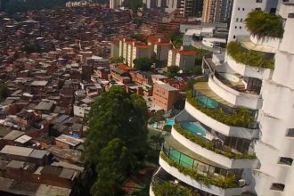 Abertura Vale Tudo mostra contraste socioeconômico do Brasil (Imagem: X/Reprodução)