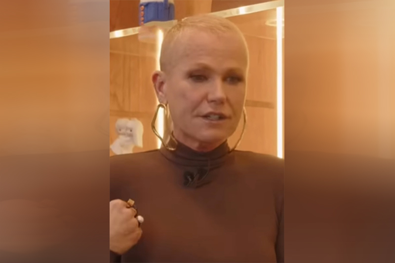 Xuxa revela que fez implante capilar (Imagem: YouTube/Reprodução)