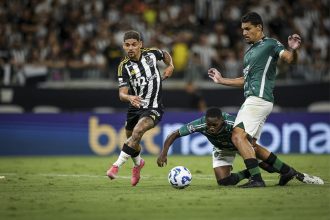 Manaus (de verde) caiu diante do Alético-MG pela Copa do Brasil (Foto: Pedro Souza / Atlético MG)