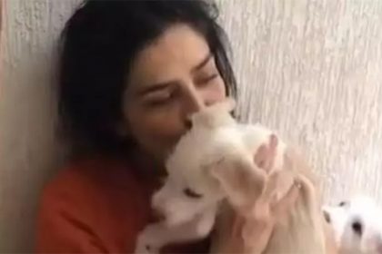Letícia Sabatella com cão de estimação: doação por engano (Imagem: Reprodução/Instagram @leticia_sabatella)