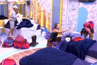 Participantes que tinham pertences no quarto retiraram os bens nesta quarta-feira (Imagem: Globoplay/YouTube/Reprodução)