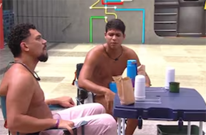 Guilherme revelou para Vinicius que quer eliminar integrantes do Quarto Nordeste (Imagem: Globoplay/YouTube/Reprodução)