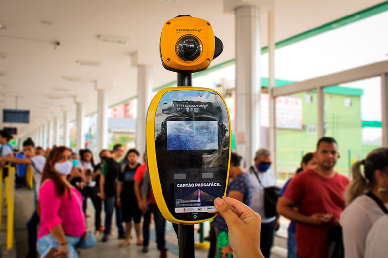 Câmera fotografa passageiro antes de passar cartão no sistema de bilhetagem nos ônibus (Foto: Sinetram/Divulgação)