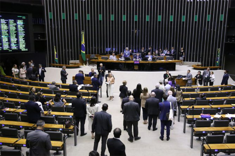Plenário da Câmara: decisão do STF implica na perda de mandato de sete deputados (Foto: Kayo Magalhães/Agência Câmara)