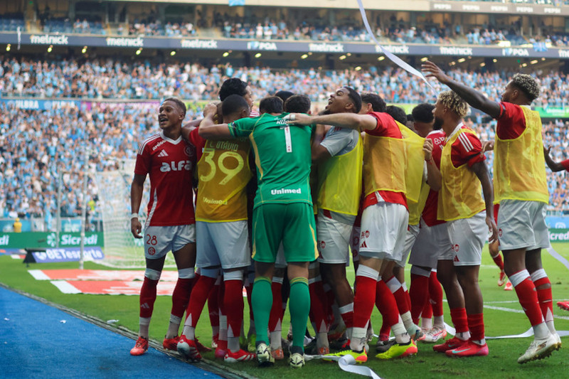 Jogadores do Inter festejam título do Gauchão após jejum de oito anos (Foto: Sport Clube Internacional)
