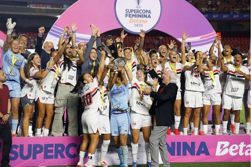 Jogadoras do São Paulo festejaram o título inédito (Foto: Rubens Chiri/São Paulo FC)