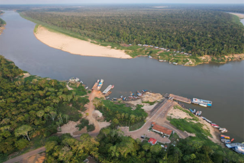 Porto em Carauari e floresta no município: MPF pede suspensão de projeto sobre crédito de carbono (Foto: Projeto Mejuruá/Divulgação)