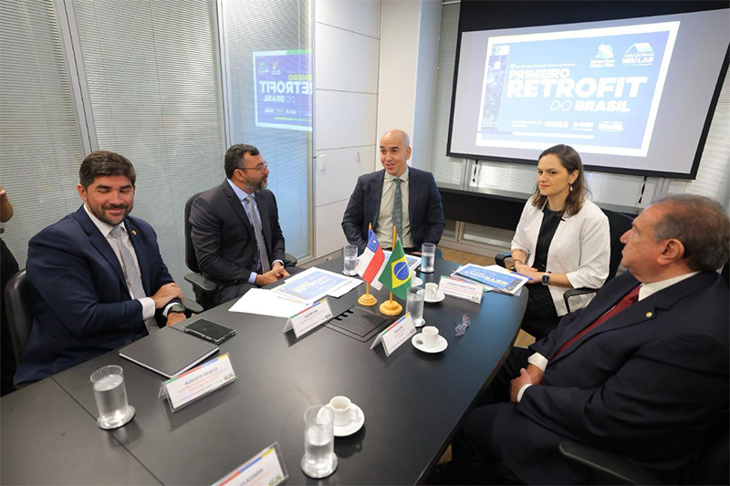 Assinatura do contrato para o Retrovit no Amazonas ocorreu em Brasília (Foto: Diego Peres/Secom Gov. AM)