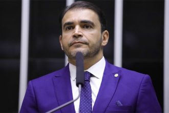 Deputado Marcelo Freitas afirma que intenção do projeto é evitar 'leilão' nos partidos políticos (Foto: Mário Agra/Agência Câmara)