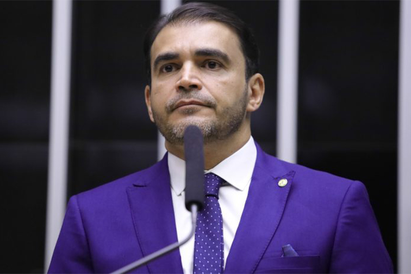 Deputado Marcelo Freitas afirma que intenção do projeto é evitar 'leilão' nos partidos políticos (Foto: Mário Agra/Agência Câmara)