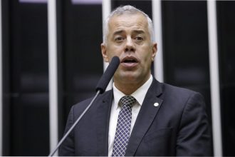 Deputado Evair Vieira de Melo apresentou o projeto de lei (Foto: Mário Agra/Da Agência Câmara)