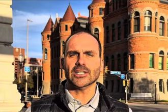 Eduardo Bolsonaro nos EUA: PSOL defende que Câmara negue licença (Imagem: YouTube/Reprodução)