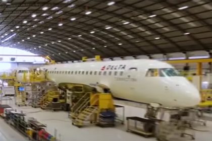 Fabricação de aviões pela Embraer: negócios com companhia japonesa (Imagem: Band/YouTube/Reprodução)