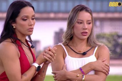 Eva e Renata bateram boca por brigas nas festas do BBB 25 (Imagem: Globoplay/YouTube/Reprodução)