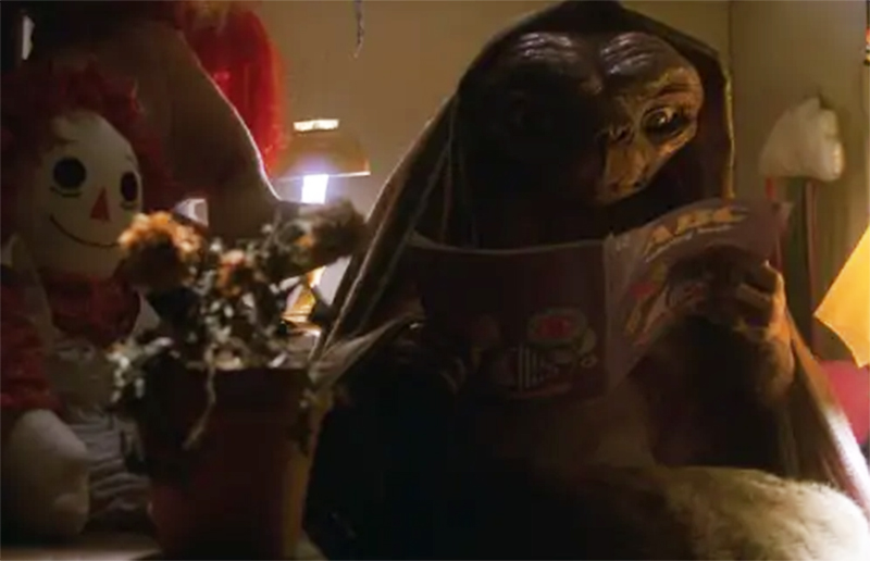 Boneco usado em cena do armário do filme E.T será leiloado (Imagem: YouTube/Reprodução)