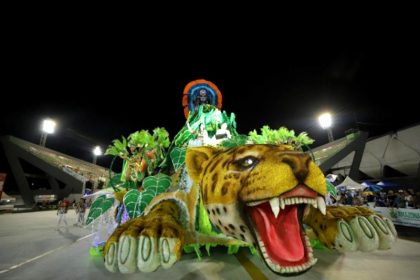 Presidente Vargas homenageou o Amazonas FC: Onça mascote do clube foi destaque na alegoria (Foto: SEC-AM/Divulgação)