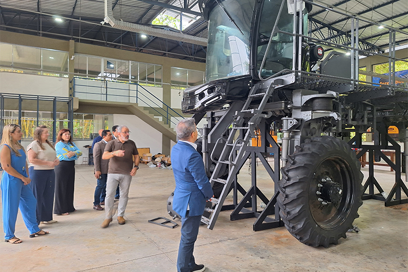 Forest Bot realiza três operações ao mesmo tempo: plantio, irrigação e controle de qualidade (Foto: Suframa/Divulgação)