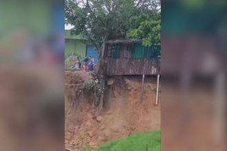Chuva no município de Borba derrubou barranco e casa (Imagem: Reprodução/Redes Sociais)