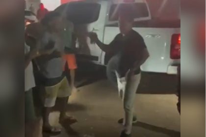 Tenente da PM Deivison de Oliveira Bento sacou pistola e atirou para o alto após agredir mulher (Imagem: WhatsApp/Reprodução)