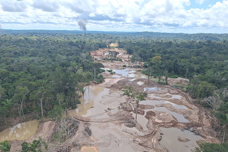 Área de floresta destruída por atividade garimpeira: dano ambiental (Foto: PF/Divulgação)