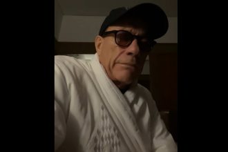 Ator Jean-Claude Van Damme é acusado de exploração sexual (Imagem: Facebook/Reprodução)