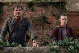 Pedro Pascal e Bella Ramsey em cena de The Last of Us: dramas humanos em mundo pós-apocalíptico (Imagem: Max/YouTube/Reprodução)