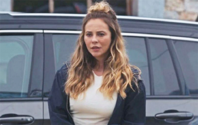 Atriz Paolla Oliveira como Heleninha em cena de Vale Tudo: vulnerabilidade ao alcoolismo (Imagem: TV Globo/Reprodução)