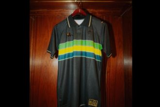 Camisa em homenagem a Ayrton Senna será usada por jogadores do Estoril Praia (Foto: Estoril Praia/Divulgação)