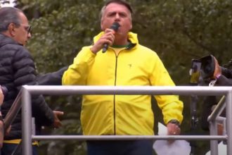 Ex-presidente Jair Bolsonaro discursa para apoiadores: ataques ao STF e a Lula (Imagem: Silas Malafaia Oficial/YouTube/Reprodução)