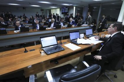CAE do Senado aprovou PL sem necessidade de ser votado em plenário (Foto: Lula Marques/Agência Brasil)
